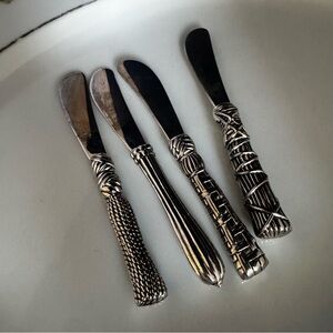 Set of 4 ornate handle butter spreader
